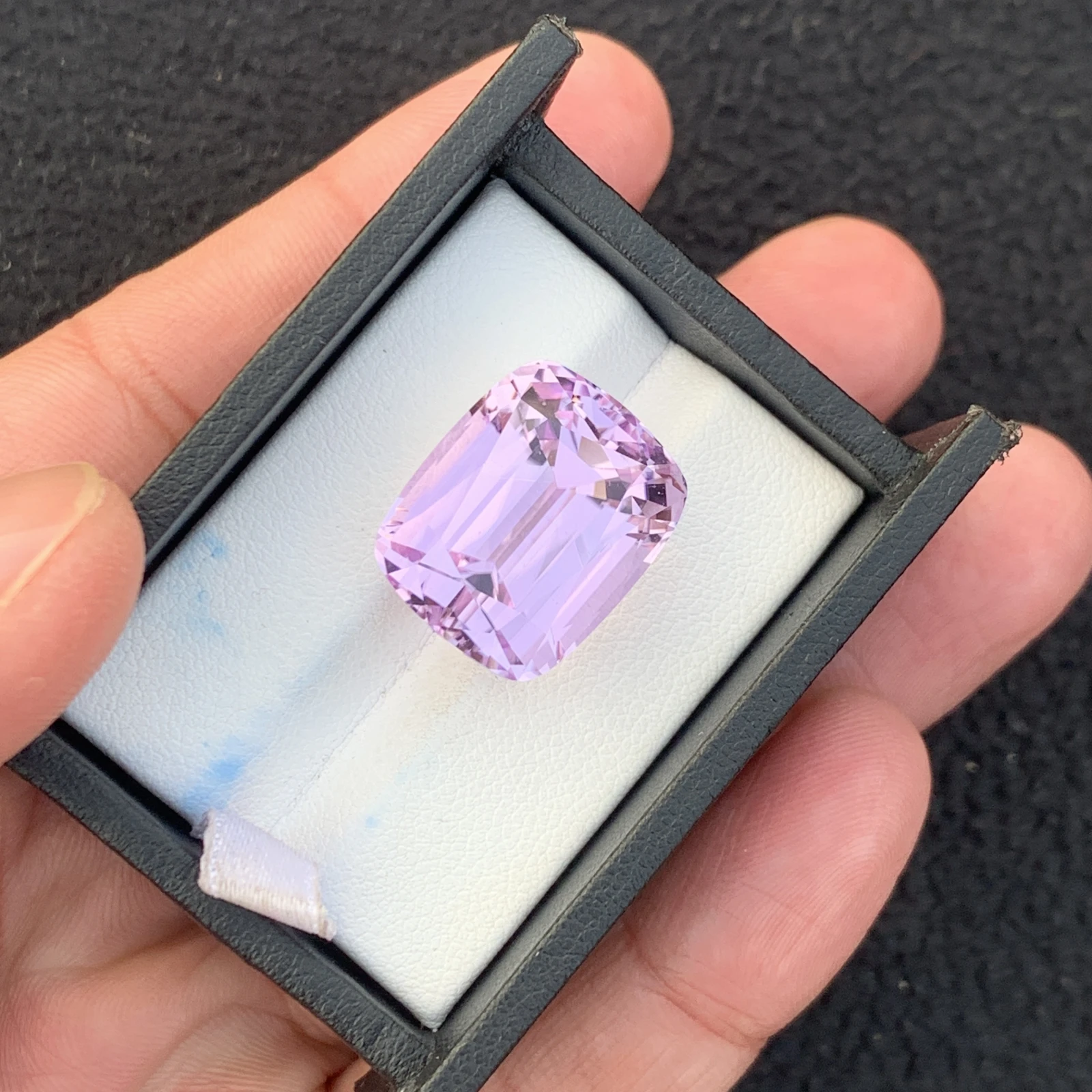 35.54 ct Natural Pink Kunzite Cushion Shape Loose Gemstone from Afghanistan — view 10